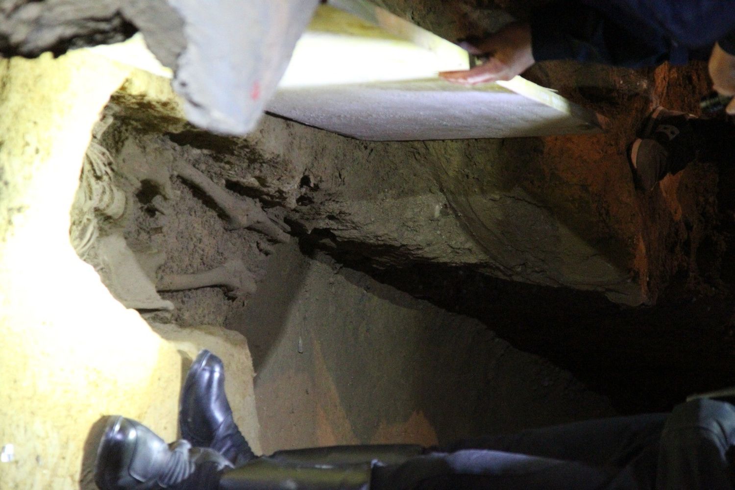 Lo scheletro ritrovato durante gli scavi