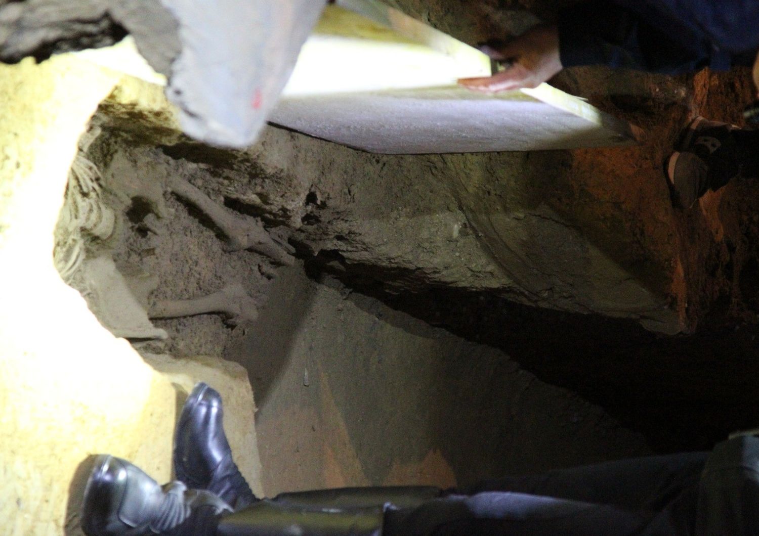 Lo scheletro ritrovato durante gli scavi