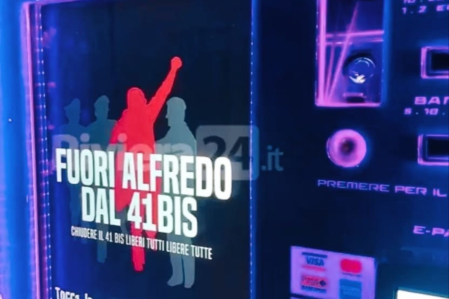 Distributore di sigarette hackerato