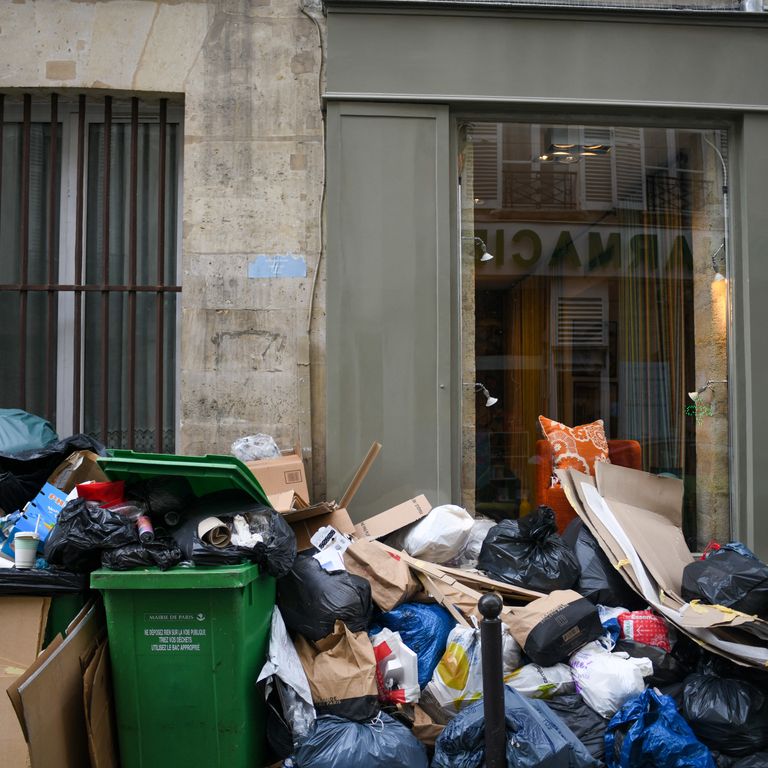 Cumuli di spazzatura a Parigi