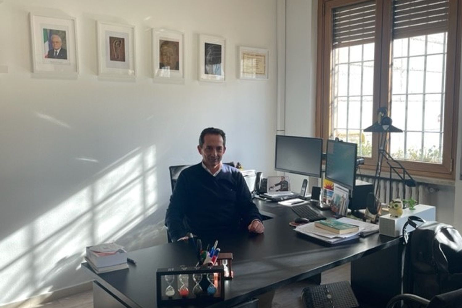 Giacinto Siciliano nel suo ufficio a San Vittore