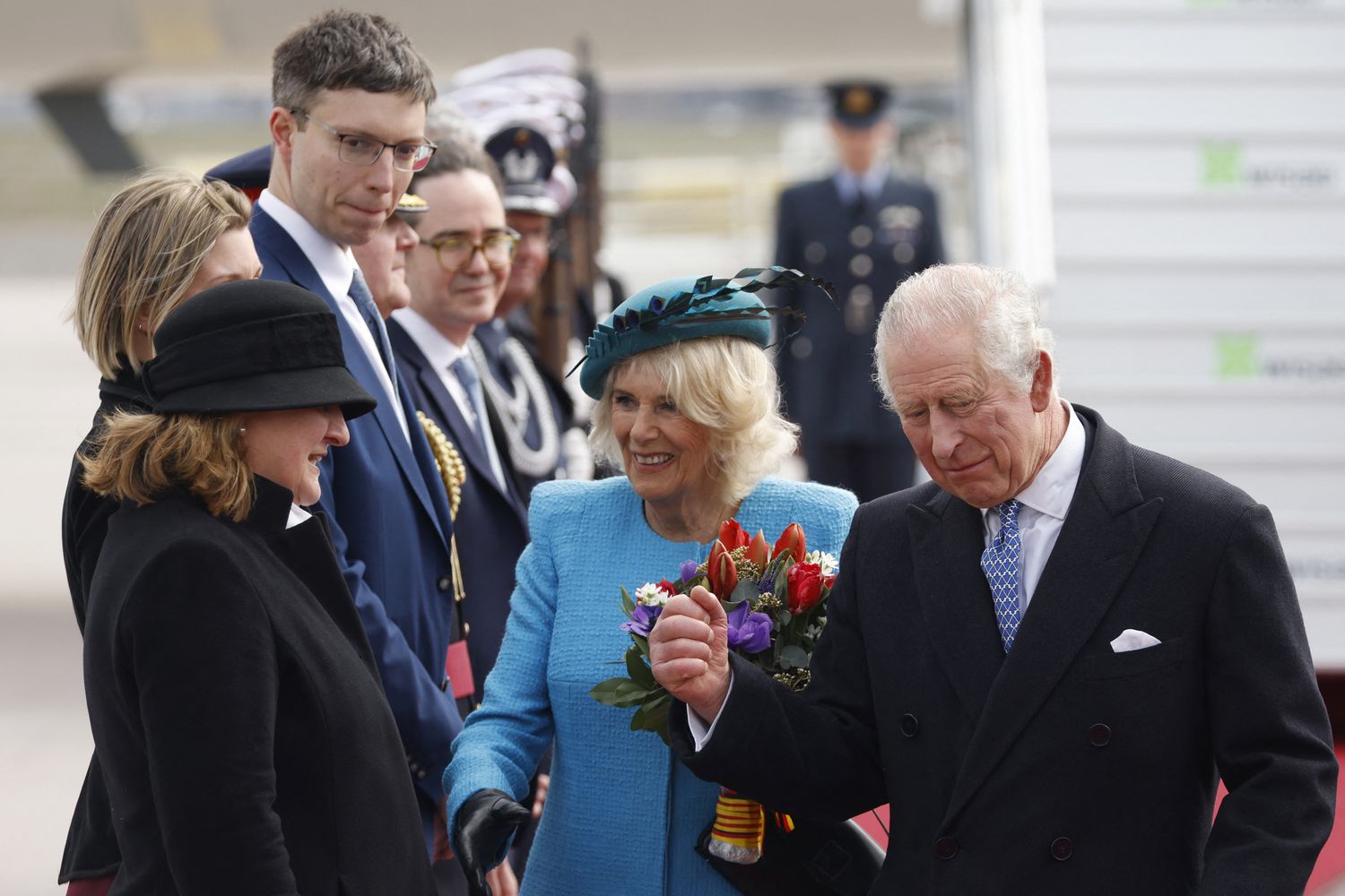 Carlo e Camilla all'aeroporto di Berlino
