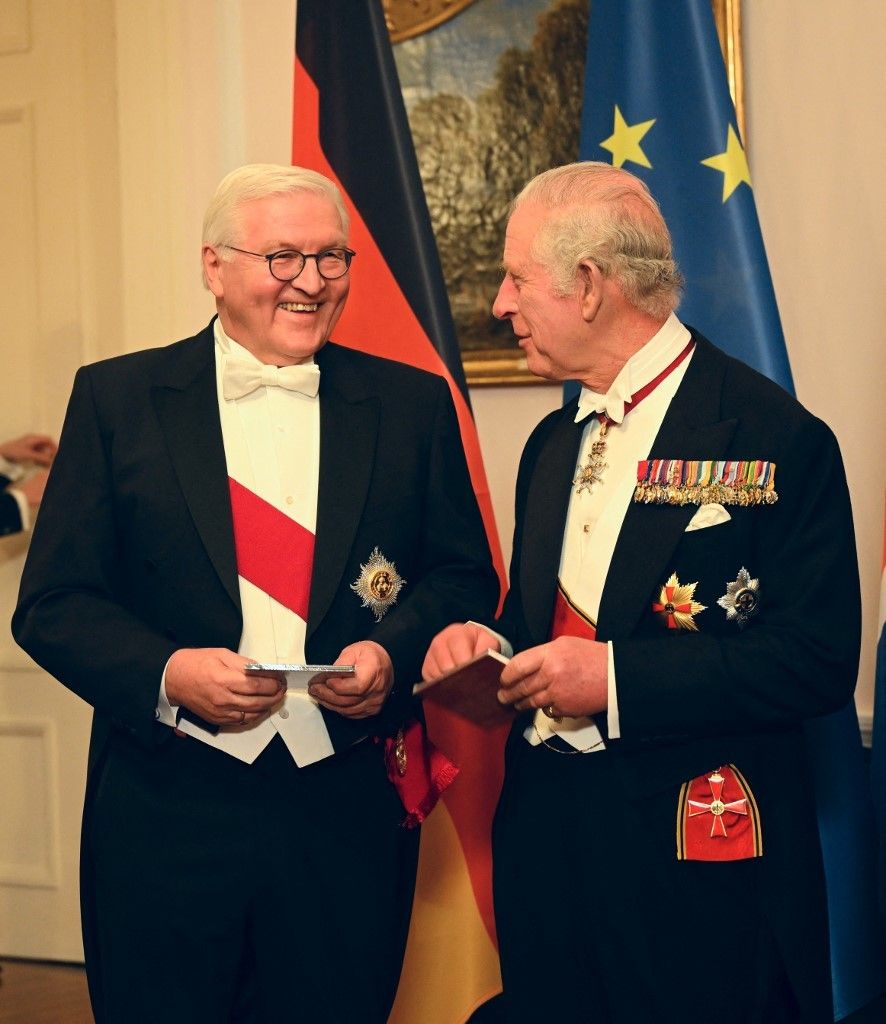 Re Carlo III con il presidente Frank-Walter Steinmeier prima della cena ufficiale  al castello di Bellevue, residenza ufficiale del presidente tedesco