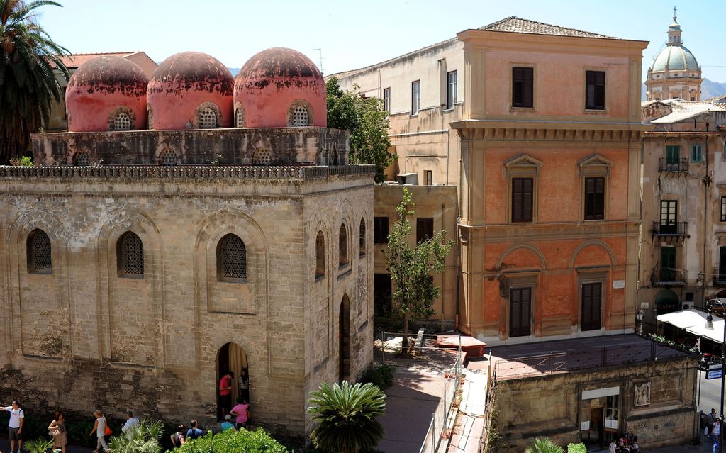 Una veduta di Palermo con la Chiesa della Martorana