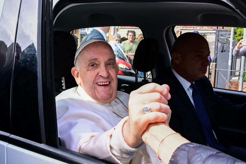 Papa Francesco dimesso dal Gemelli