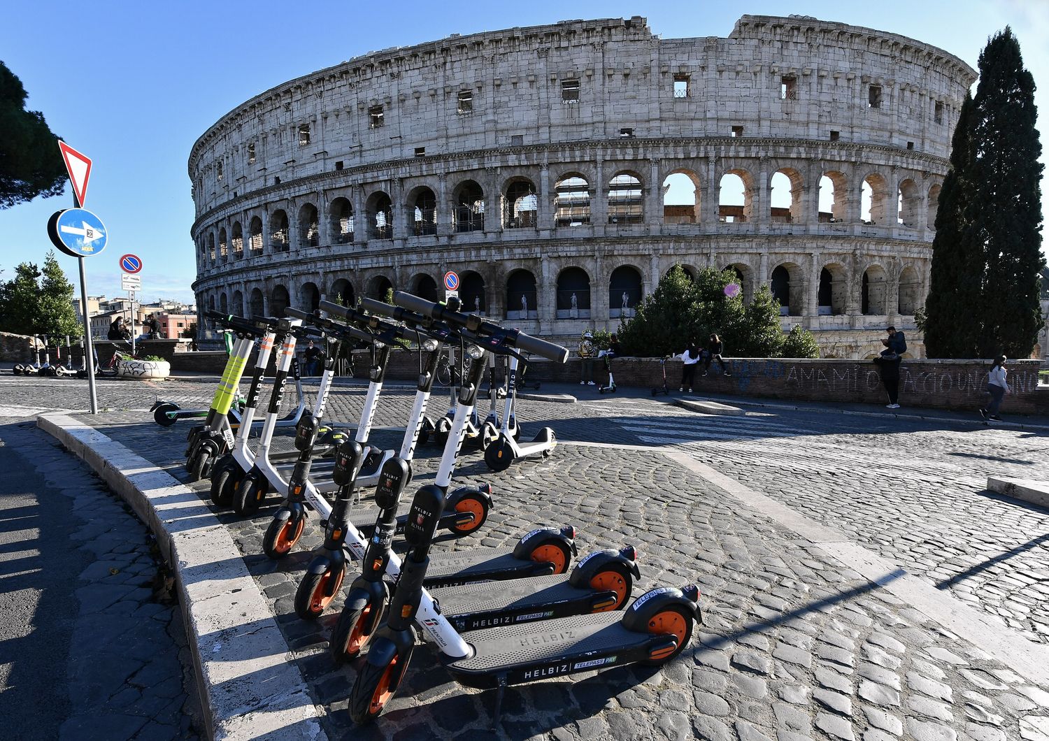 parigi boccia noleggio monopattini roma punta su riordino