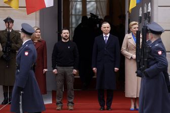 Il presidente polacco Andrzej Duda e sua moglie Agata Kornhauser-Duda insieme al presidente ucraino Volodymyr Zelensky&nbsp;