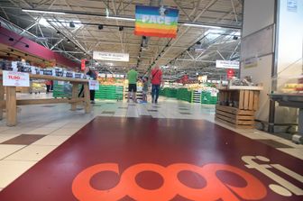 coop lascia roma lavoratori rischio posto