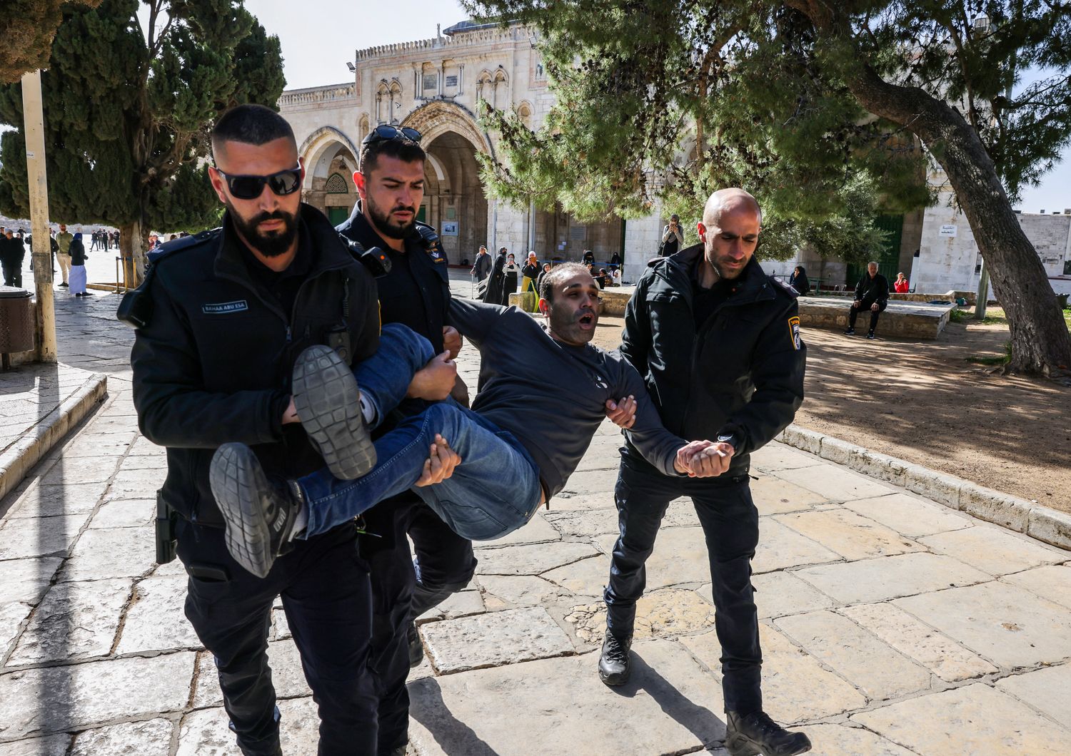 Scontri tra forze israeliane e manifestanti