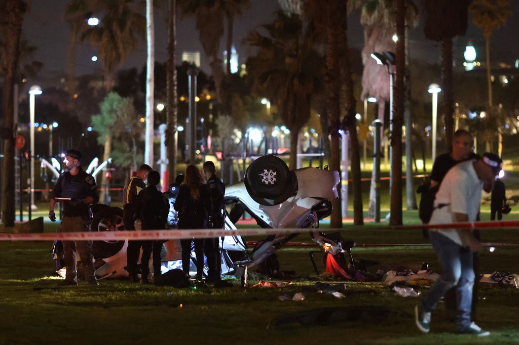 Le immagini dell'auto che &egrave; piombata sulla folla a Tel Aviv &nbsp;