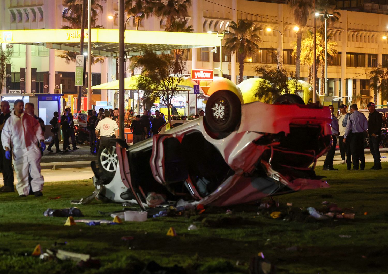 L'auto utilizzata dall'attentatore di Tel Aviv