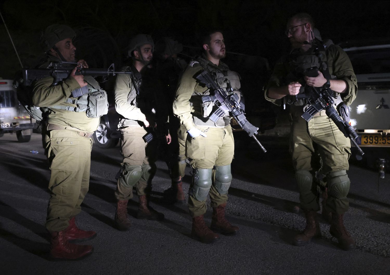 Soldati israeliani pattugliano il Kibbutz Natur nelle alture del Golan annesse a Israele&nbsp;