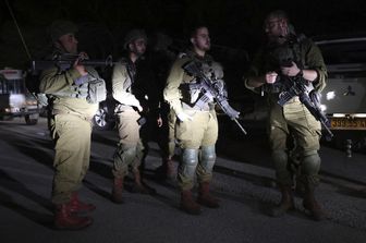 Soldati israeliani pattugliano il Kibbutz Natur nelle alture del Golan annesse a Israele&nbsp;