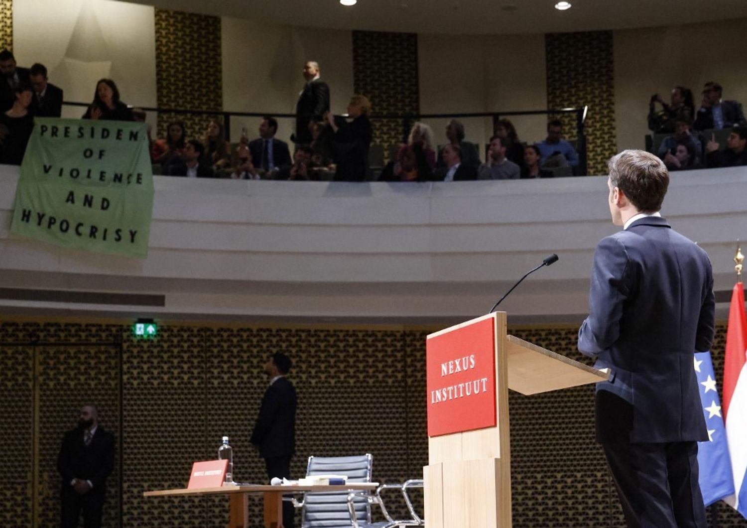 &nbsp;Emanuel Macron contestato in Olanda