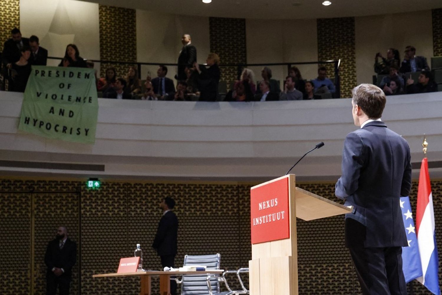 &nbsp;Emanuel Macron contestato in Olanda