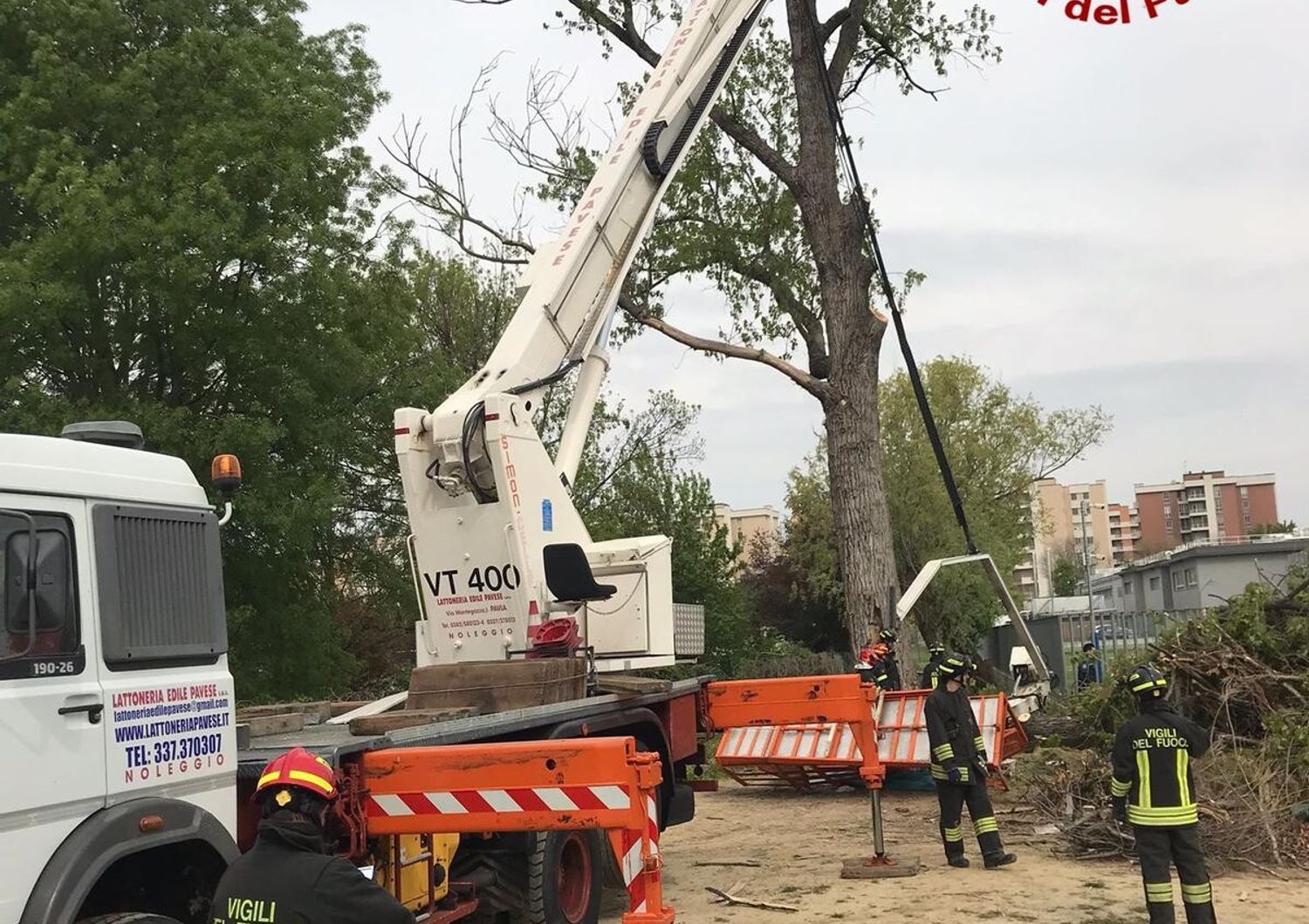 cede carrello elevatore nel milanese due morti