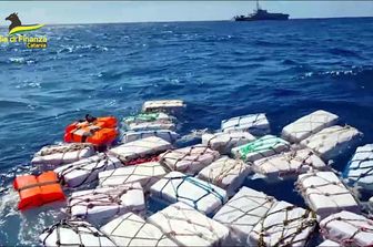Il carico di cocaina rinvenuto nel mare di Sicilia