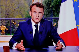Macron durante il discorso alla nazione in tv &nbsp;