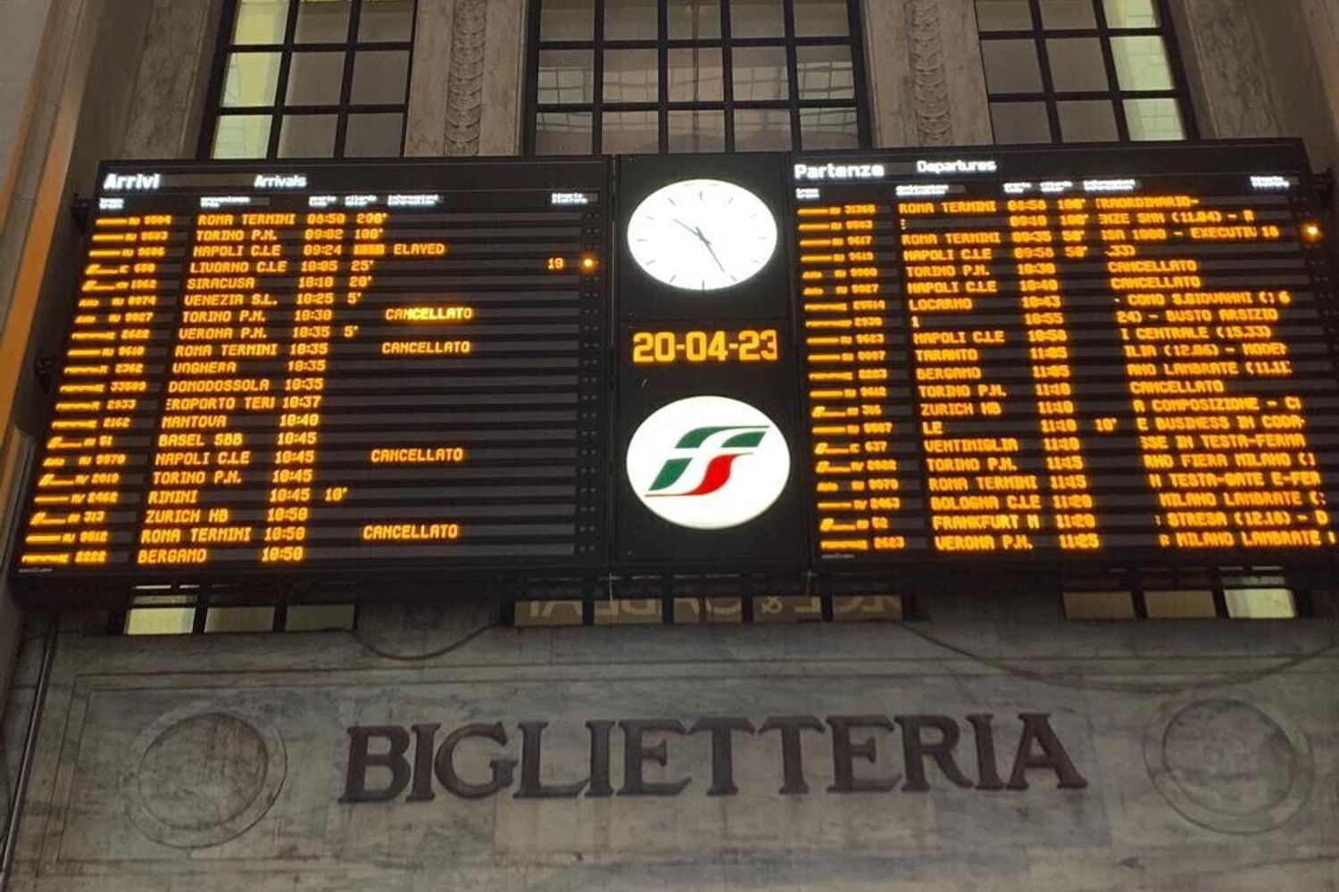 Ritardo treni in stazione