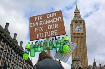 giornata terra ambientalisti proteste Londra