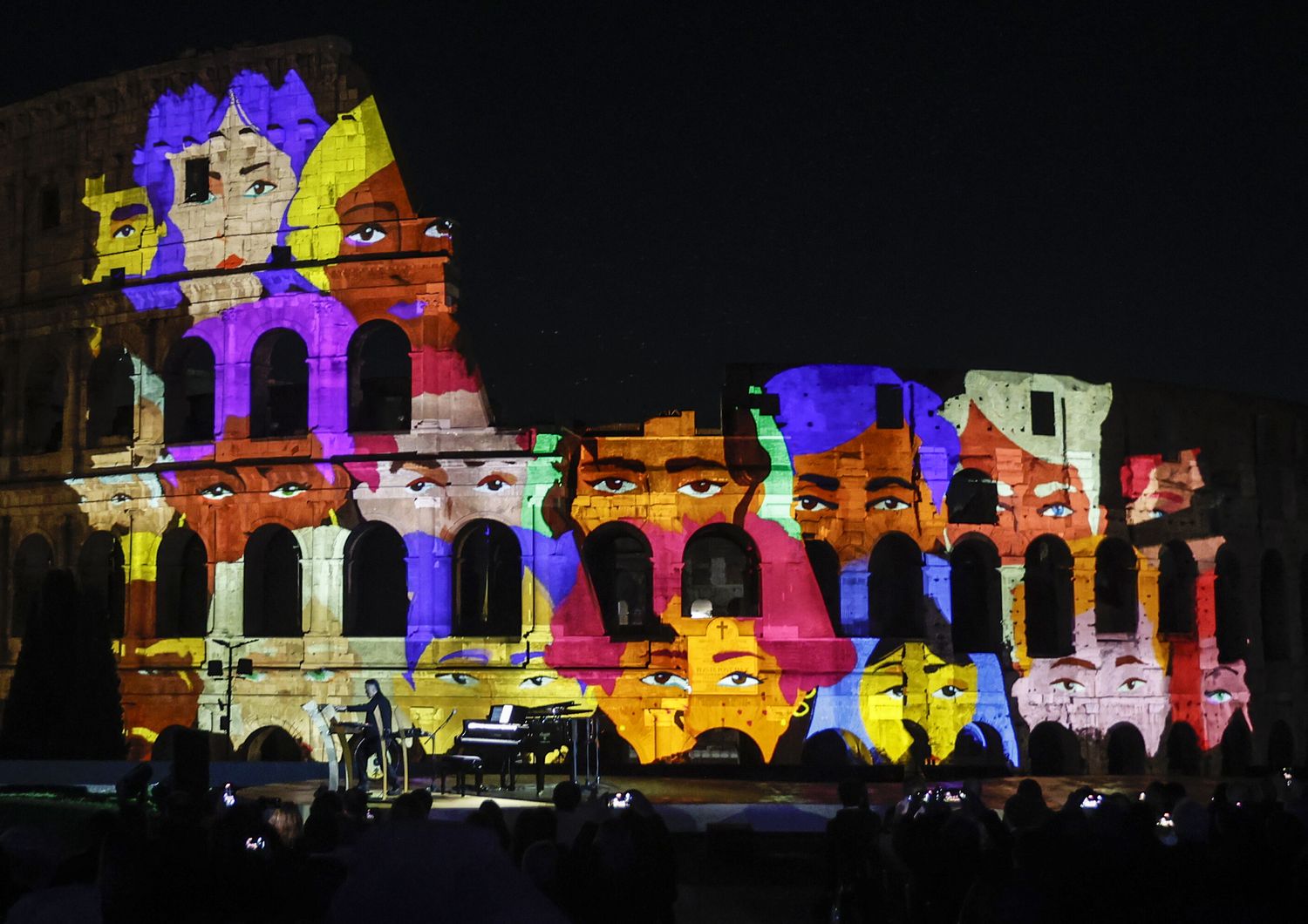 Lo spettacolo di luci al Colosseo per gli ispettori Bie&nbsp;
