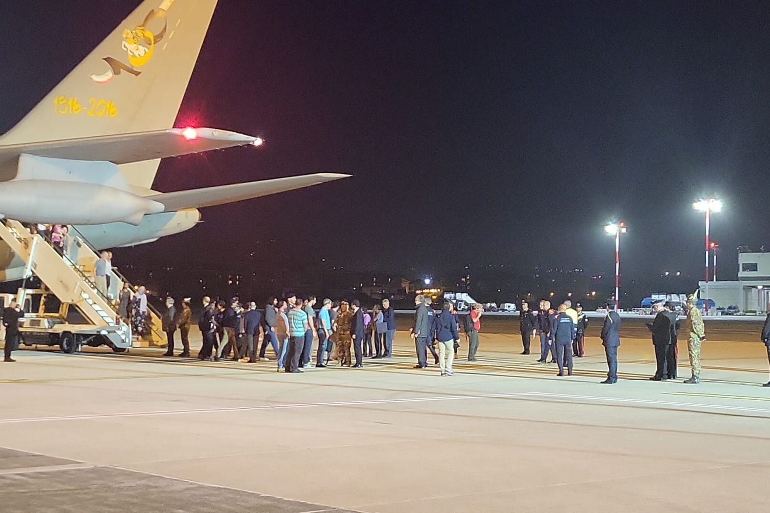 L'arrivo degli italiani evacuati dal Sudan