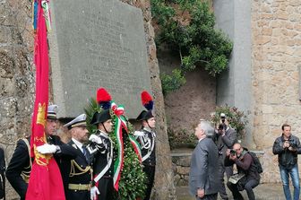 Il ministro degli Esteri Antonio Tajani alle Fosse Ardeatine