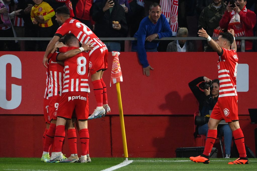 L'esultanza dei giocatori del Girona dopo la terza rete di Castellanos