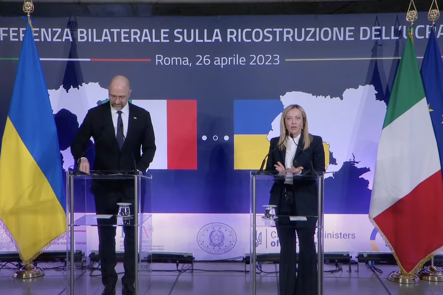 Giorgia Meloni con il premier di Kiev alla conferenza sulla ricostruzione dell'Ucraina