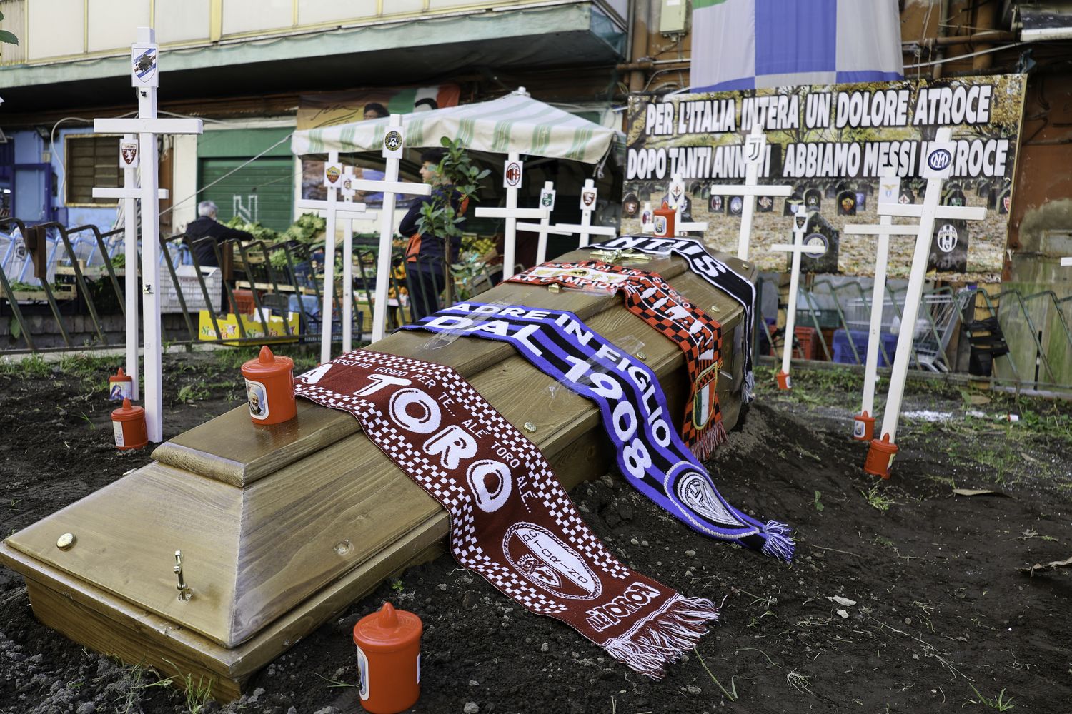Ironia e provocazioni anche per le strade di Napoli&nbsp;