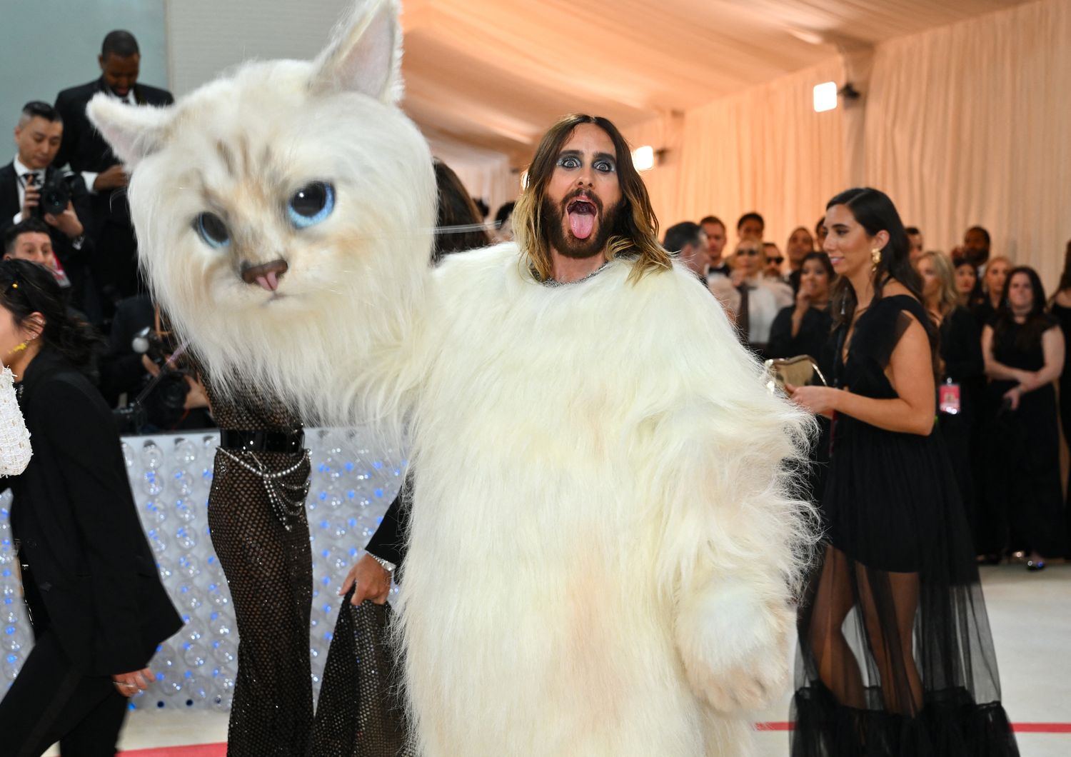 met gala vestiti foto lagerfeld