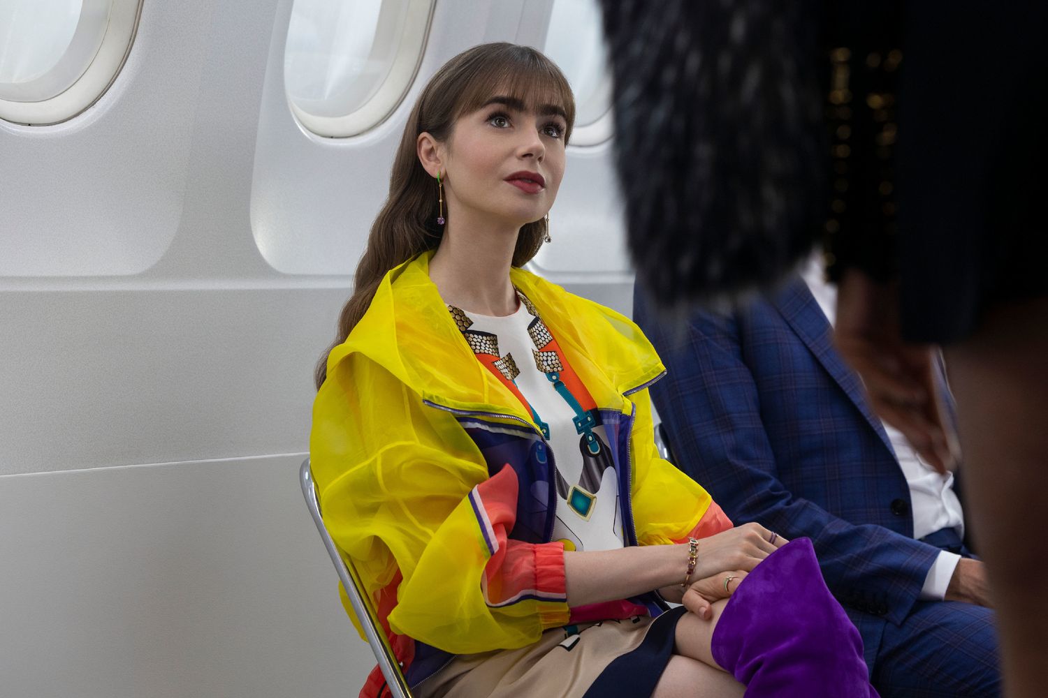 Una scena della serie tv 'Emily in Paris' di Netflix