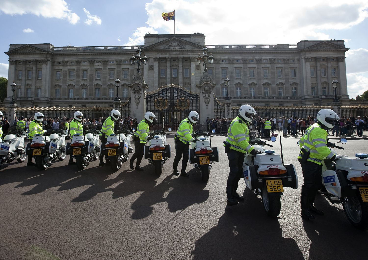 Polizia all'esterno di Buckingham Palace (immagine di repertorio)