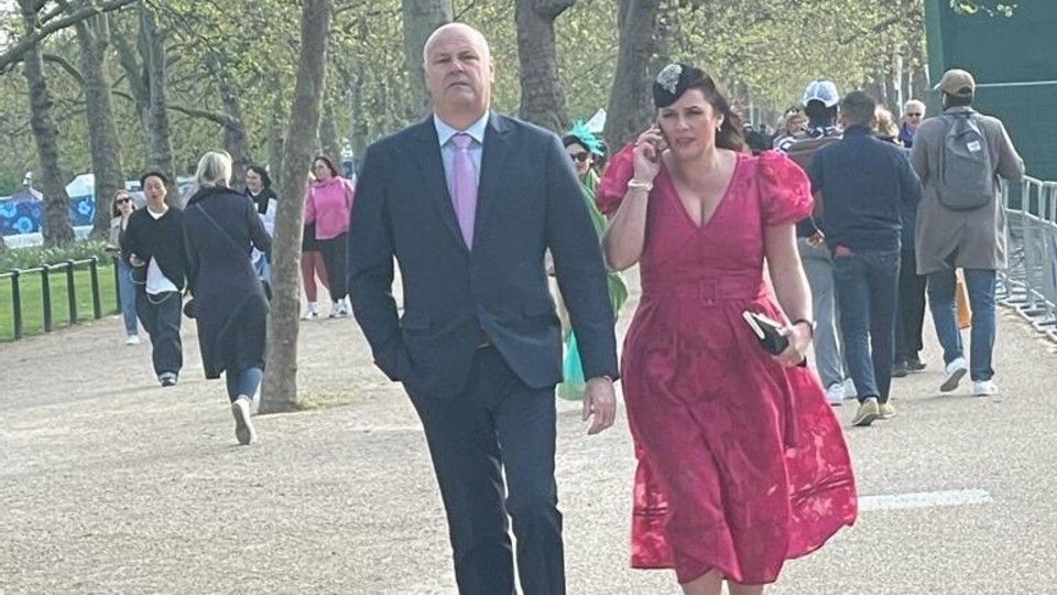 Invitati al primo party in giardino di Re Carlo III