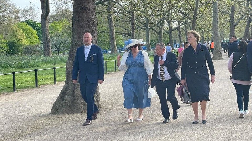 Invitati al primo party in giardino di Re Carlo III