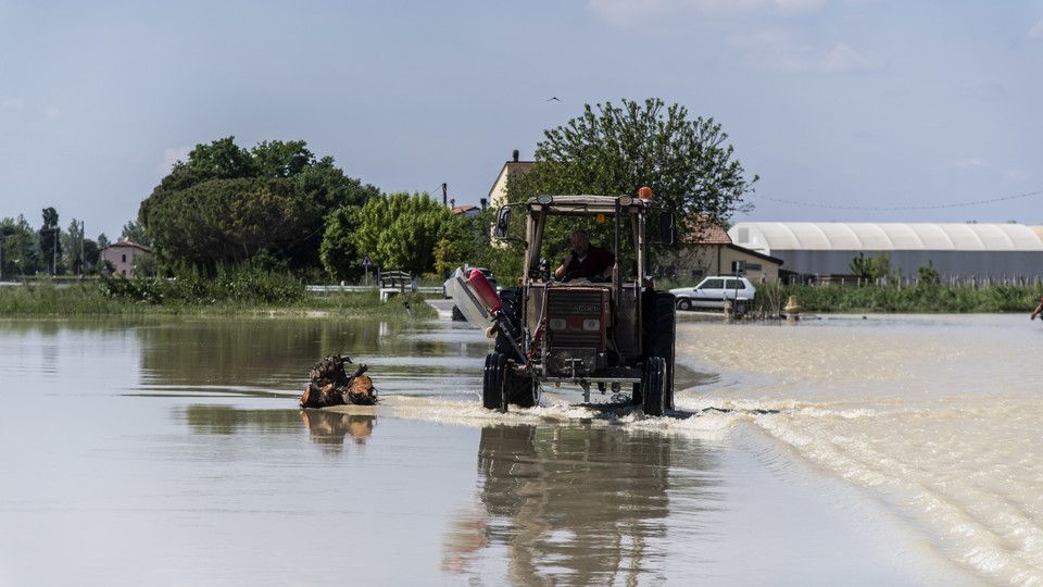 I campi devastati dalle forti piogge dei giorni scorsi in Emilia-Romagna