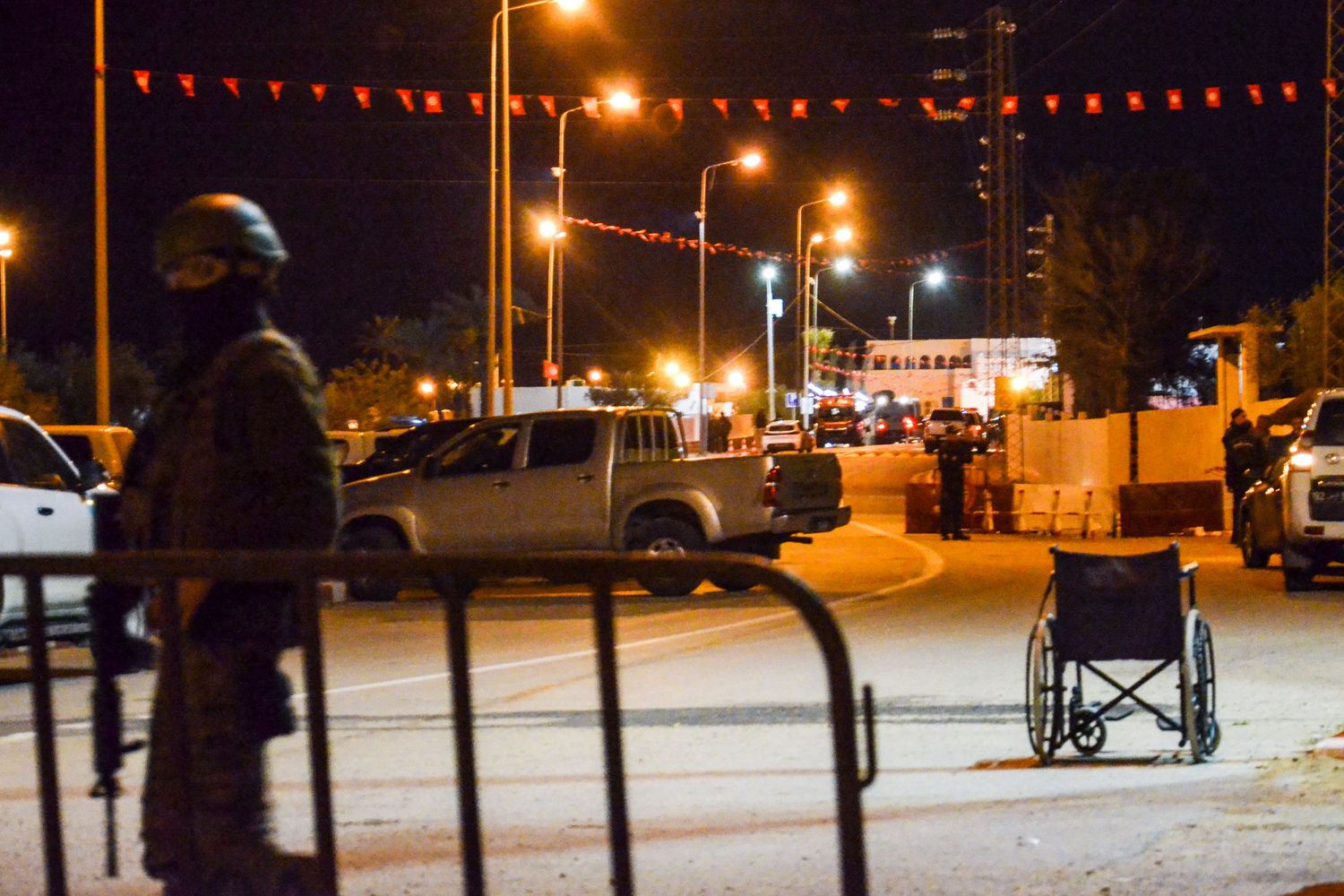 Forze di sicurezza all'esterno della sinagoga