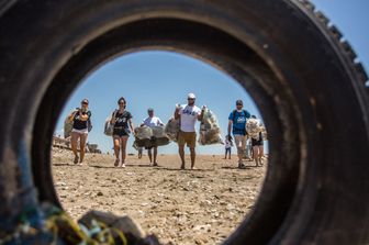 mare di rifiuti legambiente ripropone campagna spiagge fondali puliti