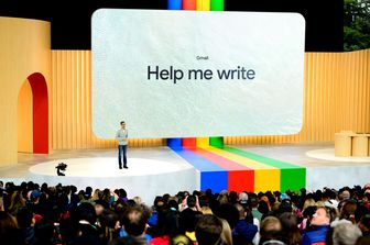 Sundar Pichai durante la conferenza degli sviluppatori di Google