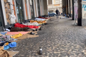 roma stazione termini dormitorio senzatetto aggressioni degrado