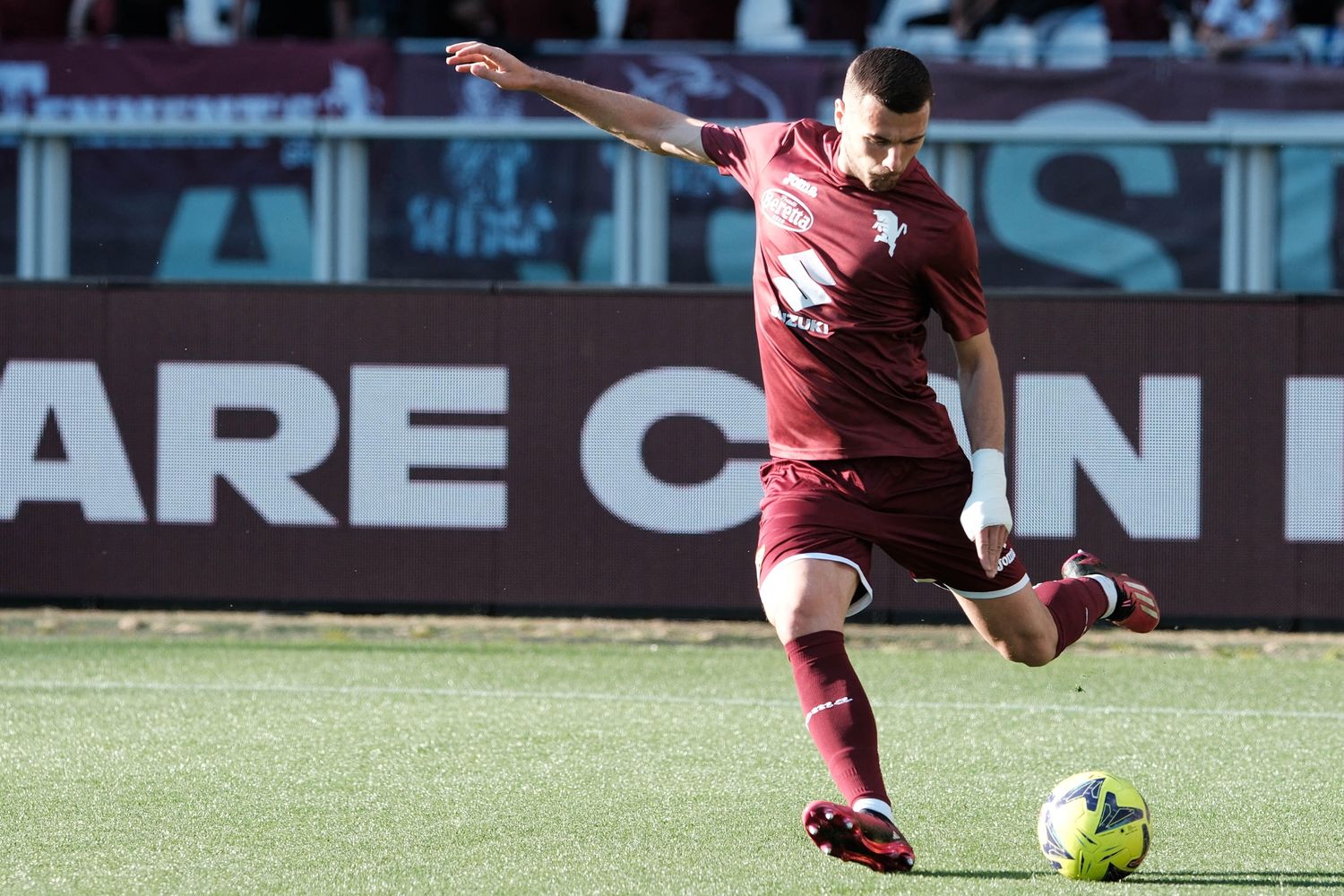 Il difensore del Torino Alessandro Buongiorno