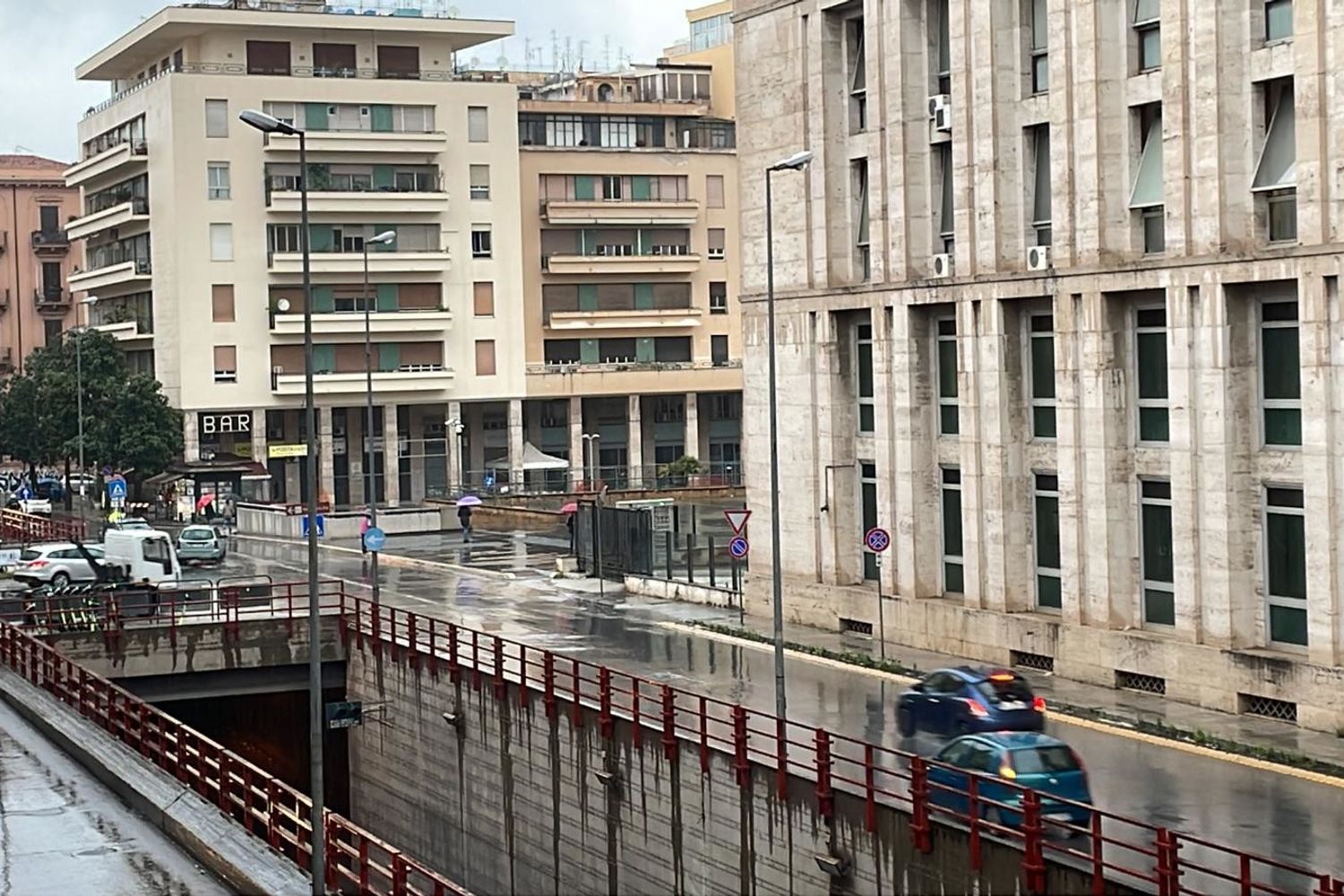 Allerta maltempo: l'imbocco del sottopasso davanti al Tribunale di Palermo