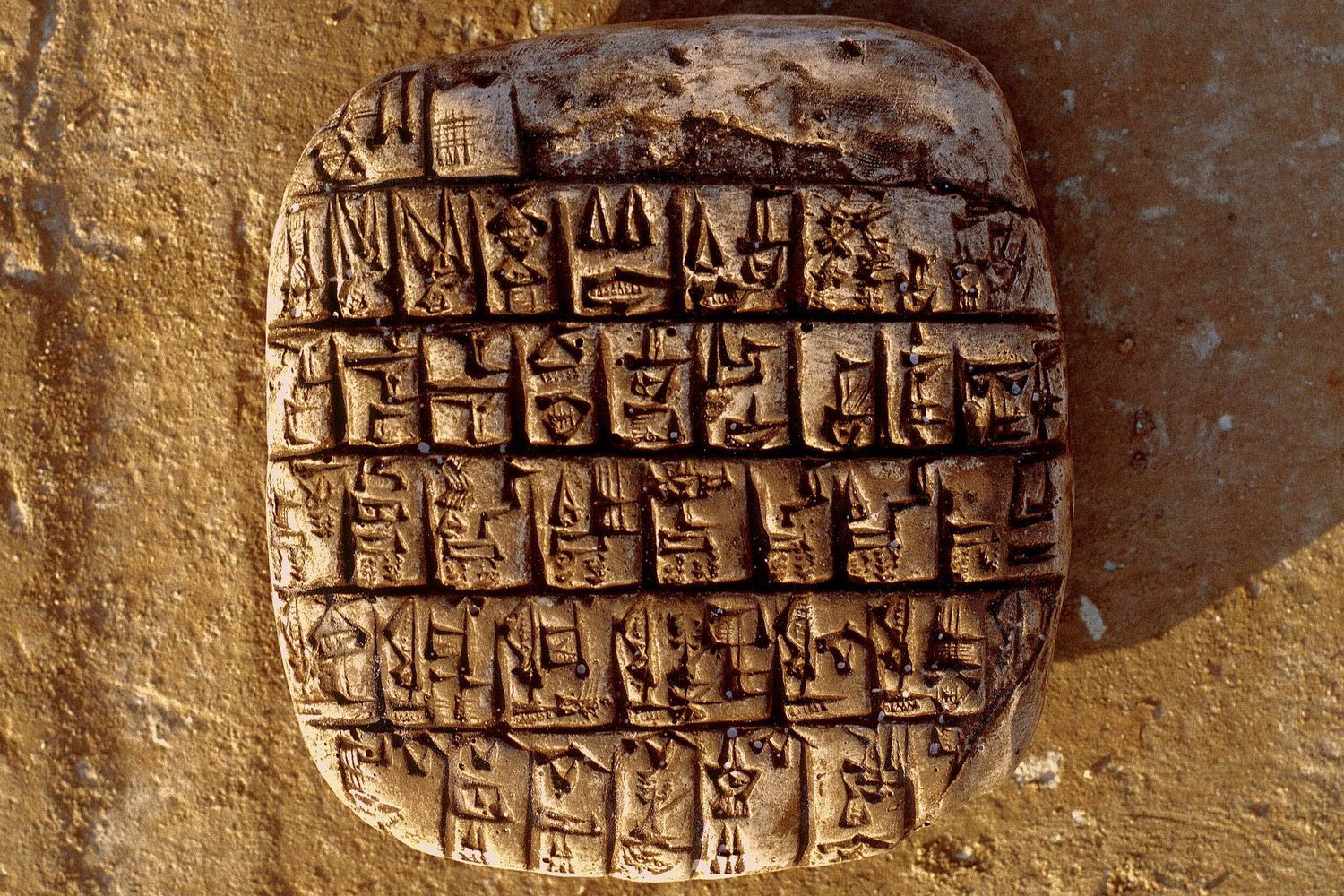 Riproduzione di una tavoletta cuneiforme