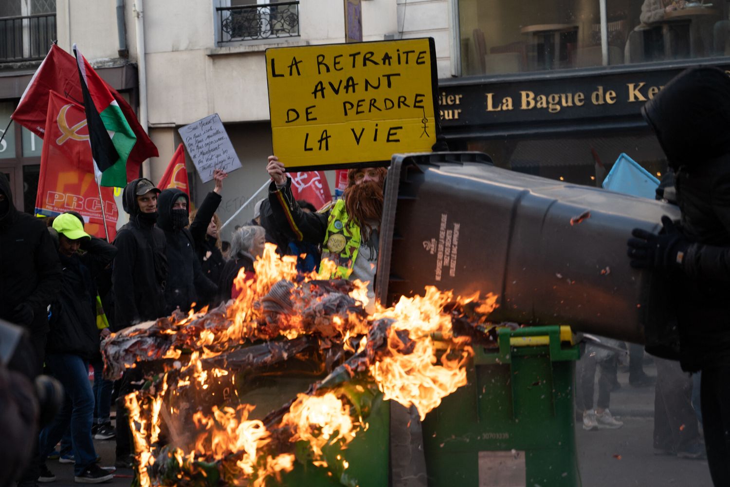 Disordini a una manifestazione delle Jeune Garde a Parigi