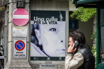 milano bimbo lasciato culla clinica mangiagalli trova nuova famiglia