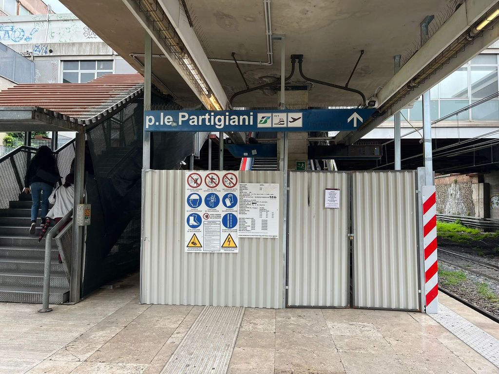 La fermata di Piramide