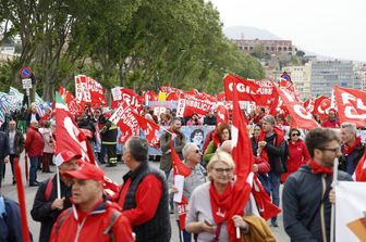 La manifestazione dei sindacati a Napoli