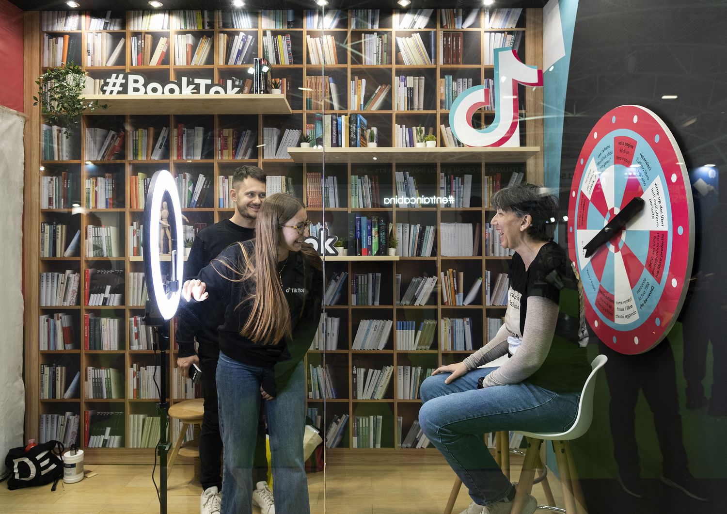 TikTok al Salone del libro: I BookToker sono le nuove rockstar