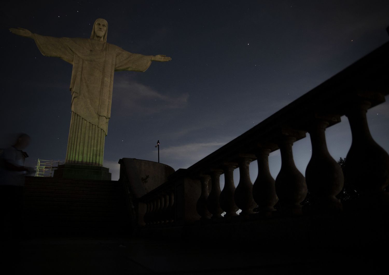 spento cristo redentore rio per razzismo vinicius