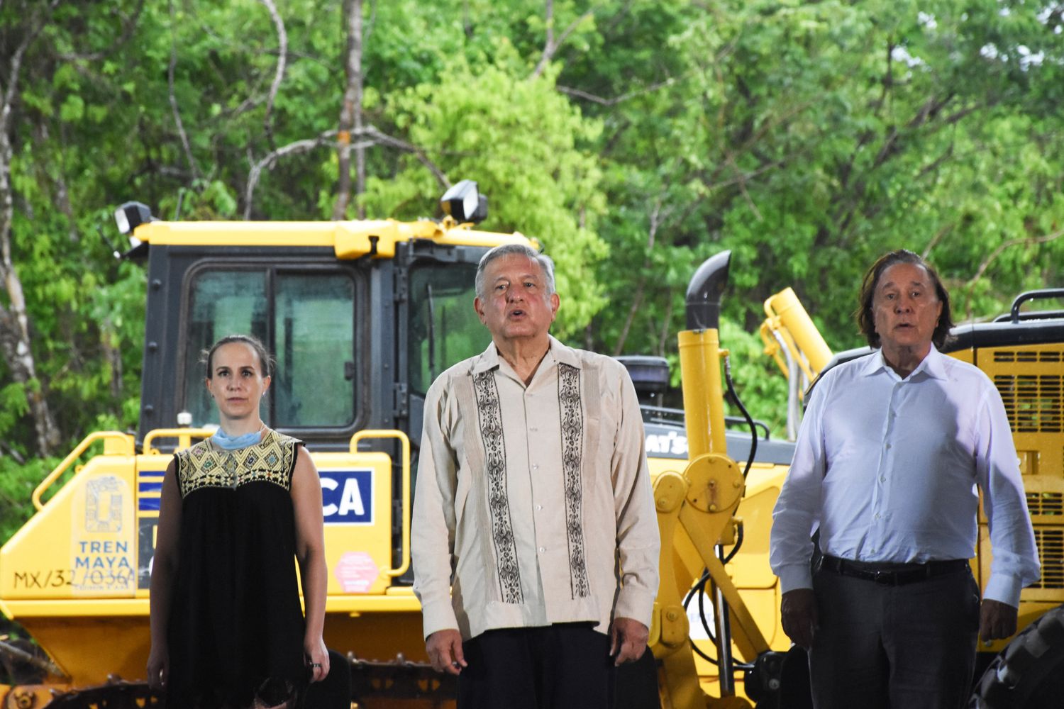 Il presidente spiega alle comunit&agrave; il progetto del treno Maya